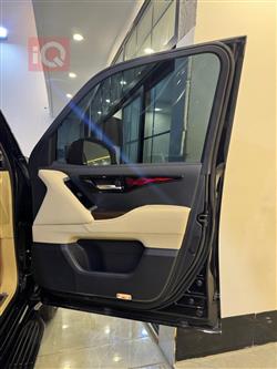 تۆیۆتا لاند کروزەر